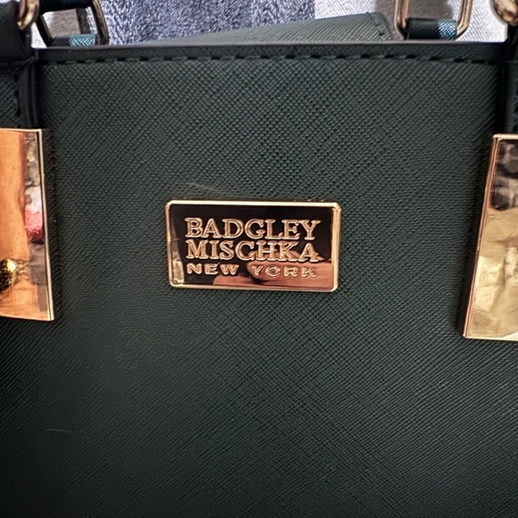 Badgley Mischka New York, Handle or Crossbody,
Emerald green - Picture 2 of 4